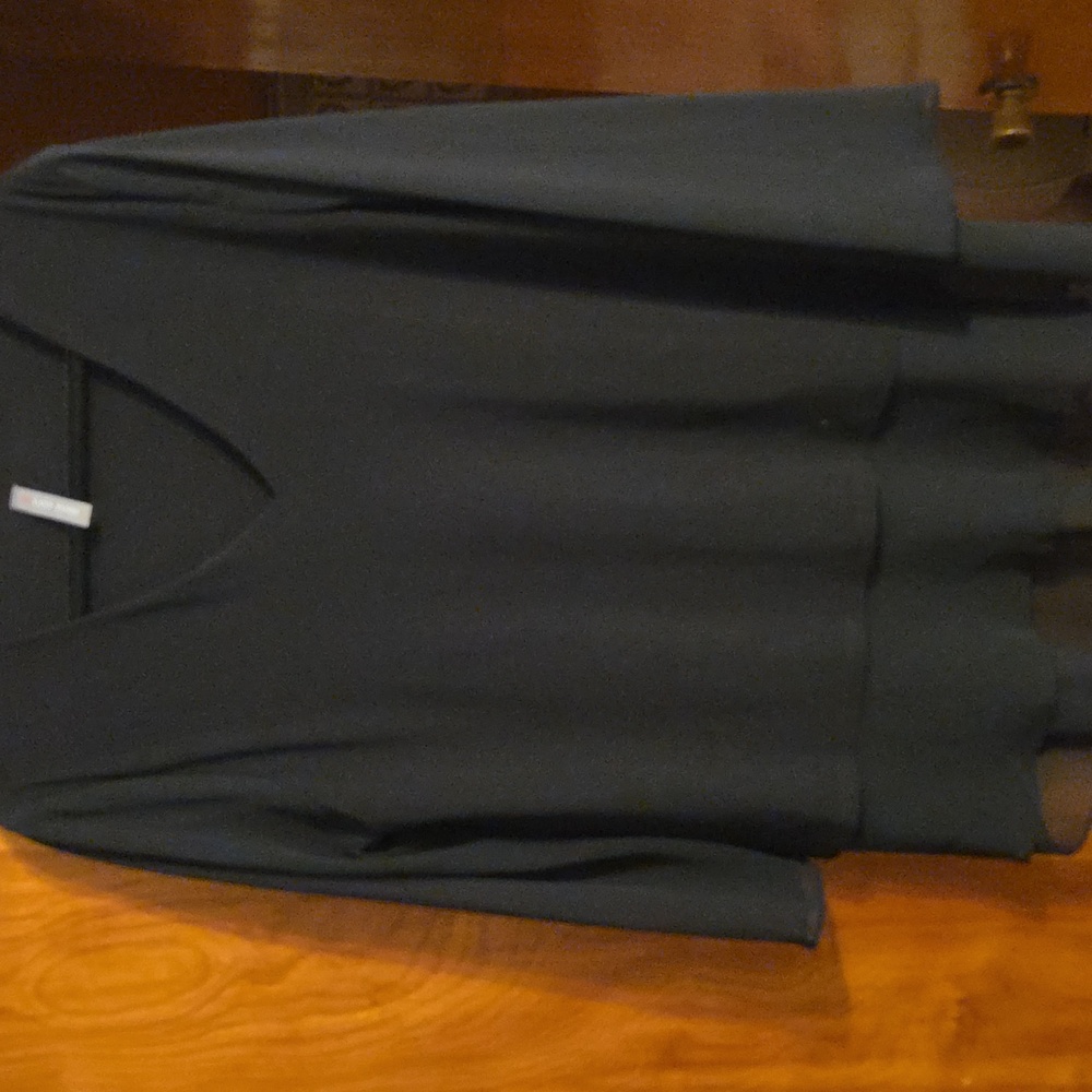 Last Tango Classic Black V-Neck Top - Picture 1 of 4
